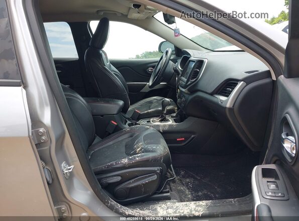 1C4PJMBX7JD619878 2018 JEEP CHEROKEE Silver 
