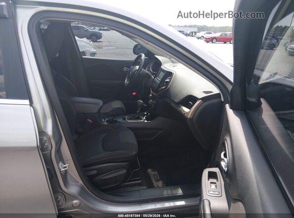 1C4PJMCB7HW543886 2017 JEEP CHEROKEE Gray Вид салону спереду