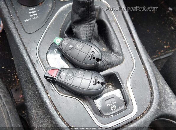 1C4PJMCX3KD223933 2019 JEEP CHEROKEE Green Առջևի վահանակի տեսք