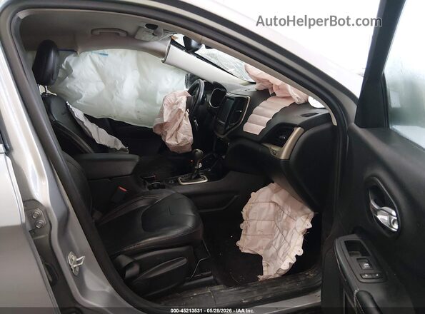 1C4PJMDB5HW520024 2017 JEEP CHEROKEE Gray Front interior view
