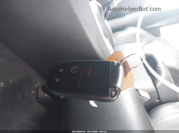 1C4PJMDB6HD217619 2017 JEEP CHEROKEE Silver Dashboard view