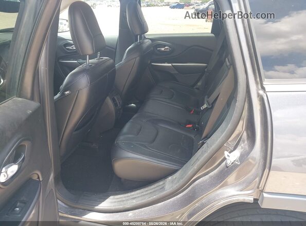 1C4PJMDN7KD191582 2019 JEEP CHEROKEE Gray Widok naklejki z numerem VIN