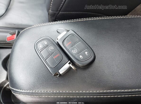 1C4PJMDS4HW621541 2017 JEEP CHEROKEE White Vista del salpicadero