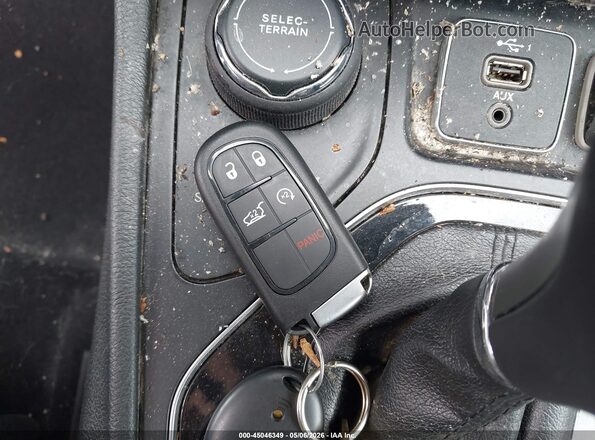 1C4PJMDX4KD351340 2019 JEEP CHEROKEE Red Вид панелі приладів