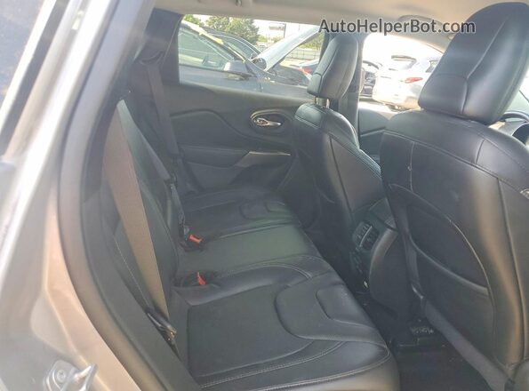 1C4PJMDX8LD544592 2020 JEEP CHEROKEE Silver Rear interior view