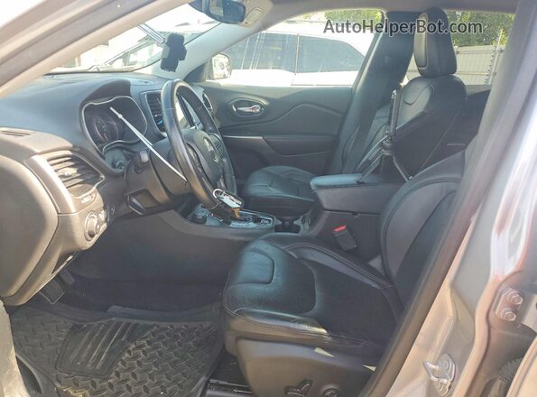 1C4PJMDX8LD544592 2020 JEEP CHEROKEE Silver Front interior view