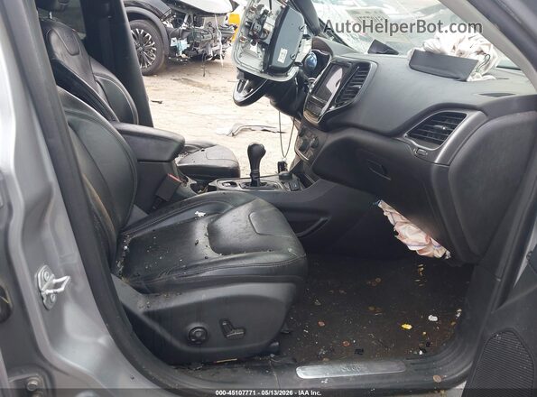 1C4PJMDX9LD626489 2020 JEEP CHEROKEE Silver Вид салону спереду