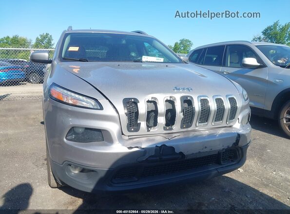 1C4PJMLB3JD578765 2018 JEEP CHEROKEE Gray Vista del cuadro de instrumentos