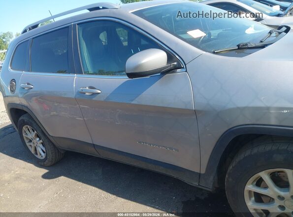 1C4PJMLB3JD578765 2018 JEEP CHEROKEE Gray Vista interior trasera
