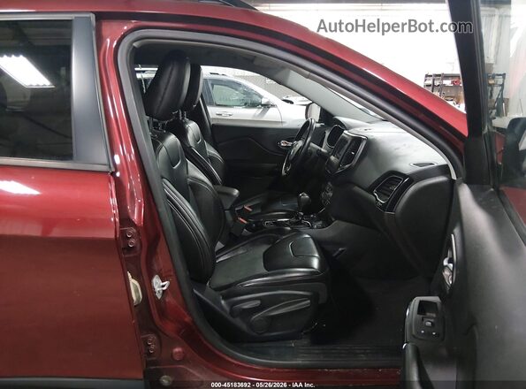 1C4PJMLB8KD378112 2019 JEEP CHEROKEE Красный Вид салона спереди