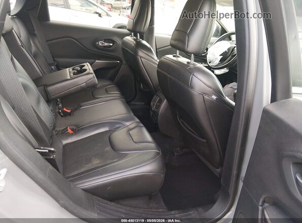 1C4PJMLB9KD378622 2019 JEEP CHEROKEE Gray Widok naklejki z numerem VIN