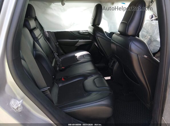 1C4PJMLN9KD142787 2019 JEEP CHEROKEE Silver VIN կոդի պիտակի տեսք