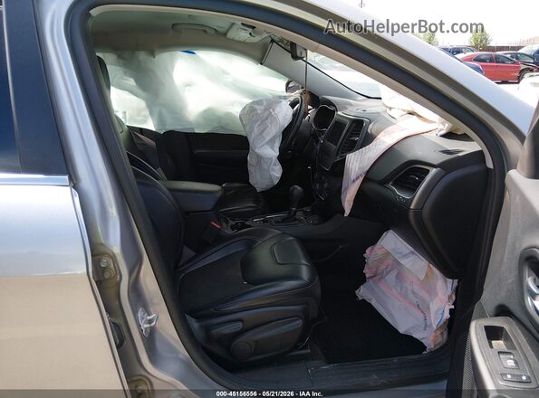 1C4PJMLN9KD142787 2019 JEEP CHEROKEE Silver Սալոնի դիմացի տեսք