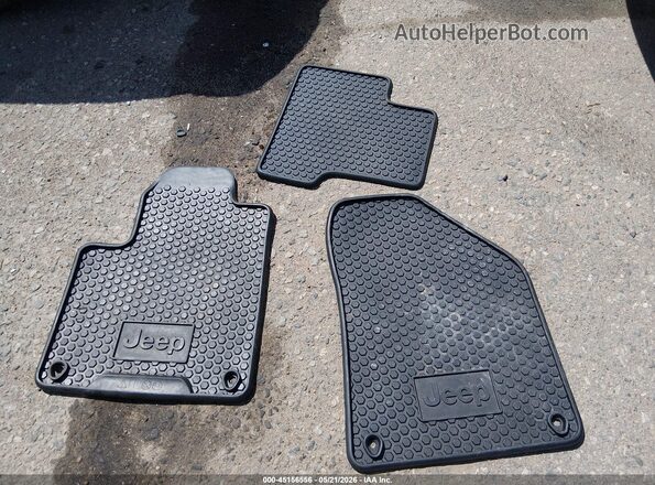 1C4PJMLN9KD142787 2019 JEEP CHEROKEE Silver Սարքավորումների վահանակի տեսք