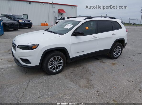 1C4PJMMN0ND526010 2022 JEEP CHEROKEE White Առջևի ձախ երեք քառորդ տեսարան