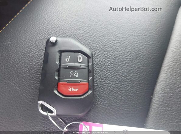 1C4PJXENXTW209353 2026 JEEP WRANGLER Purple Vista del salpicadero