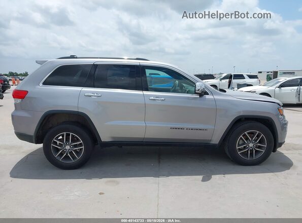 1C4RJEBG8HC892990 2017 JEEP GRAND CHEROKEE Silver Вид задньої частини салону