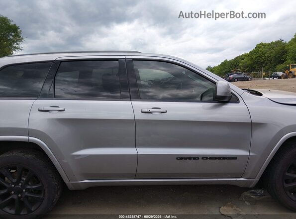 1C4RJFAG0JC119475 2018 JEEP GRAND CHEROKEE Gray Вид задньої частини салону