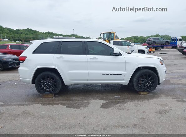 1C4RJFAG4HC951881 2017 JEEP GRAND CHEROKEE Белый Вид задней части салона
