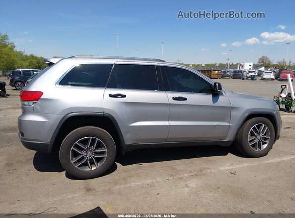 1C4RJFBG8HC951431 2017 JEEP GRAND CHEROKEE Silver Rear interior view