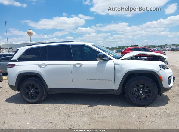 1C4RJGBG4PC575699 2023 JEEP GRAND CHEROKEE White Widok wnętrza z tyłu