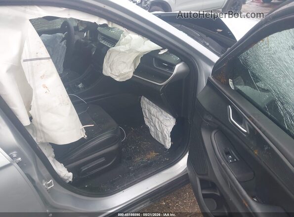 1C4RJJAG3P8902109 2023 JEEP GRAND CHEROKEE L Silver Widok wnętrza z przodu