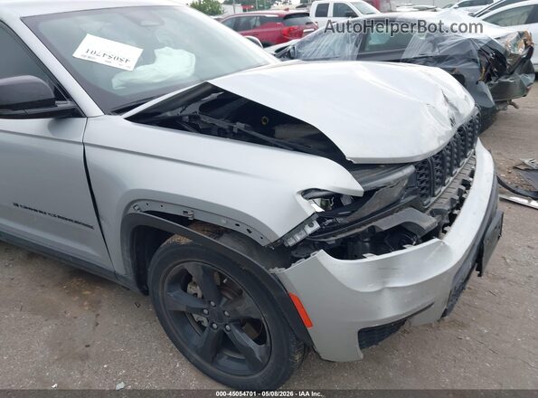 1C4RJJAG3P8902367 2023 JEEP GRAND CHEROKEE L Silver Вид спереду