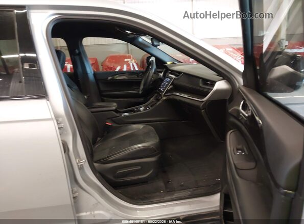 1C4RJKAGXM8201259 2021 JEEP GRAND CHEROKEE L Silver Вид салону спереду