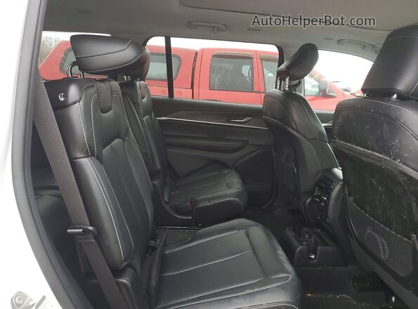1C4RJKBG2R8917093 2024 JEEP GRAND White Rear interior view