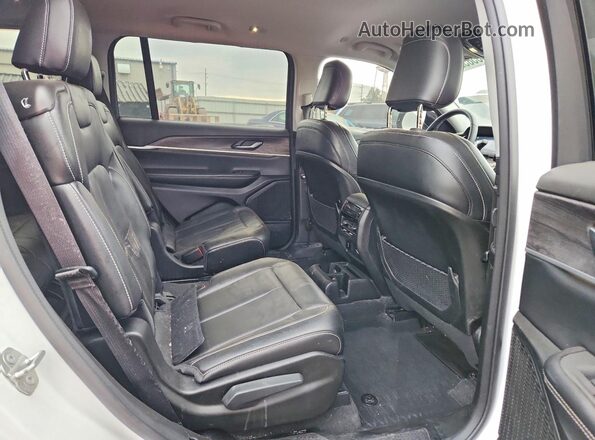 1C4RJKBGXP8731802 2023 JEEP GRAND White Widok wnętrza z tyłu