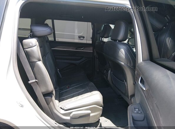 1C4RJKBGXR8565090 2024 JEEP GRAND CHEROKEE L Silver VIN կոդի պիտակի տեսք