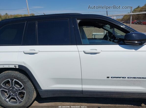 1C4RJYC63P8790991 2023 JEEP GRAND CHEROKEE 4XE White უკანა სალონის ხედი