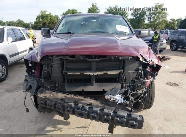 1C6RR6FT1JS193502 2018 RAM 1500 Red Widok wnętrza z tyłu