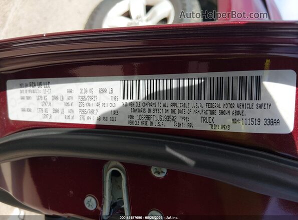 1C6RR6FT1JS193502 2018 RAM 1500 Red Widok komory silnika