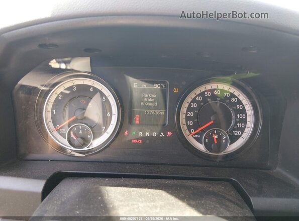 1C6RR6FT4JS305581 2018 RAM 1500 Gray Հետևի նստատեղերի տեսք