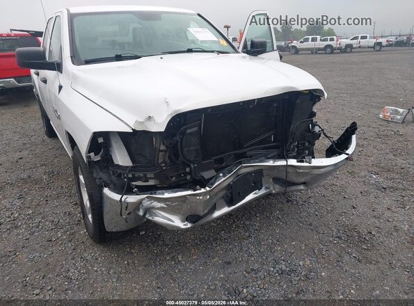 1C6RR6FT7JS115113 2018 RAM 1500 White Widok wnętrza z tyłu