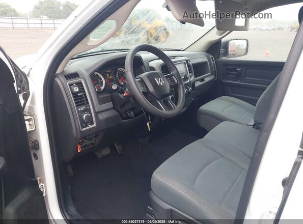 1C6RR6FT7JS115113 2018 RAM 1500 White Widok wnętrza 360 stopni