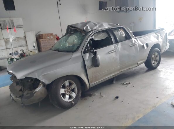 1C6RR6GG4JS119248 2018 RAM 1500 Silver Przód lewy