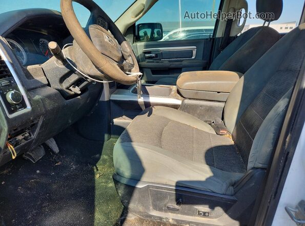 1C6RR6GT7JS169056 2018 RAM 1500 White Widok wnętrza z przodu