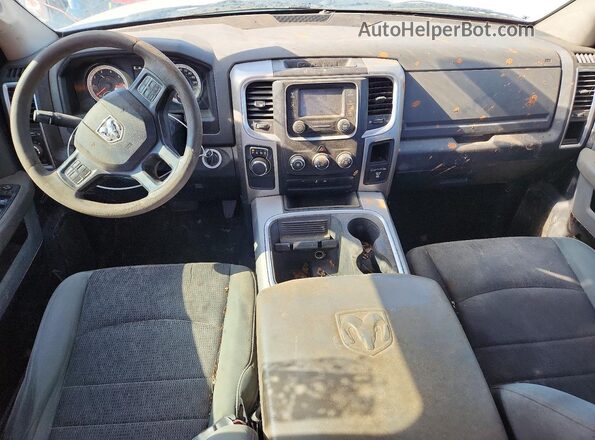 1C6RR6GT7JS169056 2018 RAM 1500 White Widok deski rozdzielczej