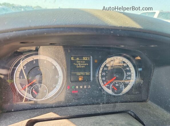 1C6RR6GT7JS169056 2018 RAM 1500 White Widok zestawu wskaźników