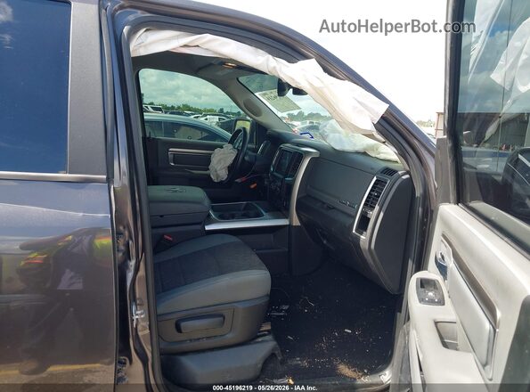 1C6RR6LMXJS229362 2018 RAM 1500 Gray Widok wnętrza z przodu