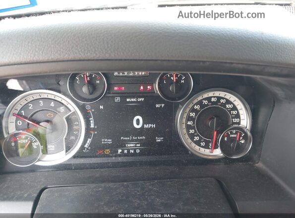 1C6RR6LMXJS229362 2018 RAM 1500 Gray Widok tylnych siedzeń
