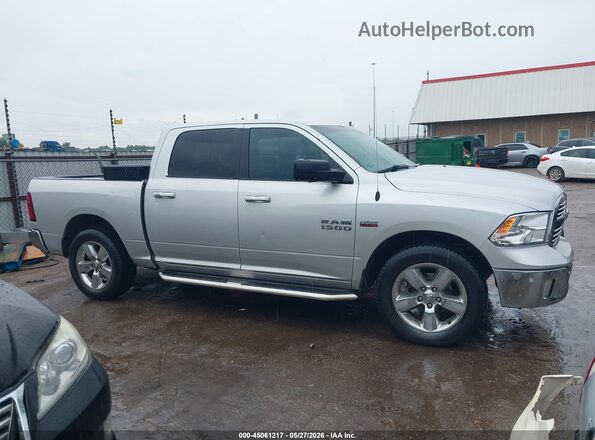 1C6RR6LTXHS542946 2017 RAM 1500 Silver Սալոնի հետևի տեսք