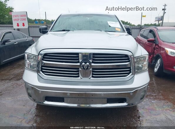 1C6RR6LTXHS542946 2017 RAM 1500 Silver Սարքավորումների վահանակի տեսք