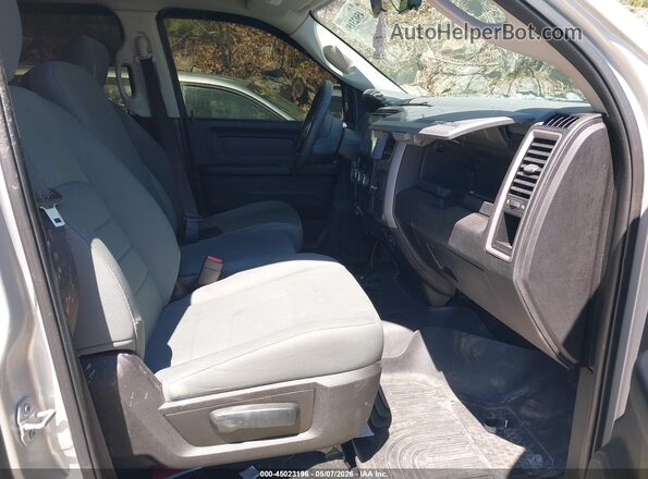 1C6RR7FG3KS579168 2019 RAM 1500 CLASSIC Silver Widok wnętrza z przodu