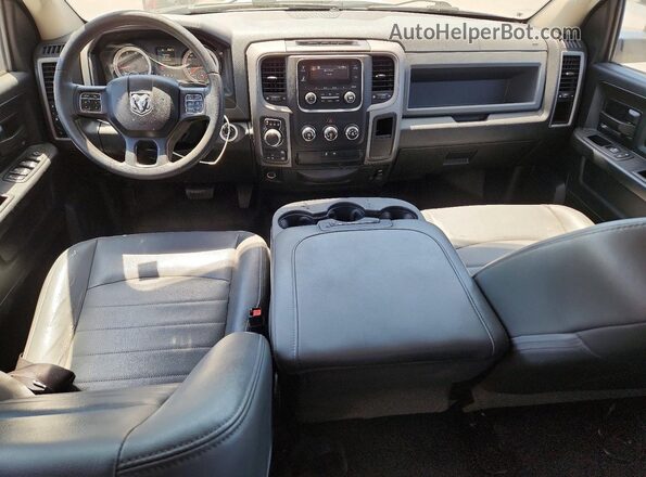 1C6RR7FG8JS329097 2018 RAM 1500 White Vista del salpicadero