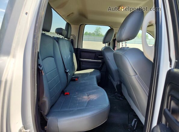 1C6RR7FG8JS329097 2018 RAM 1500 White Vista de los asientos traseros