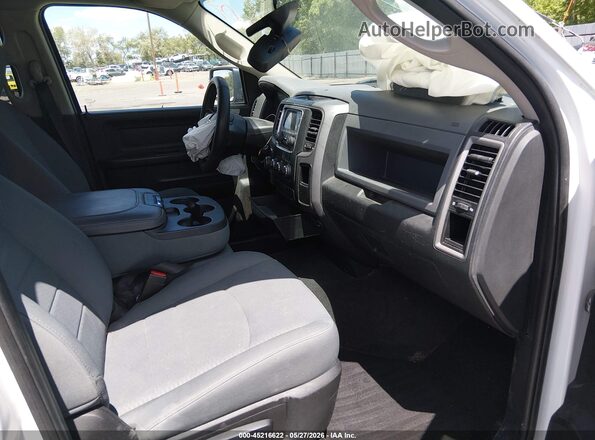 1C6RR7FG9JS218896 2018 RAM 1500 White Front interior view