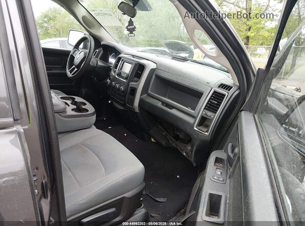 1C6RR7FGXJS348573 2018 RAM 1500 Gray Вид салону спереду